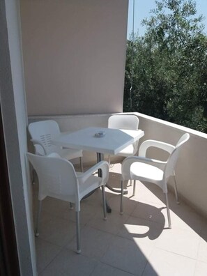 Apartment | Balcony - Remarkable 2-bed Apartment in Dhermi (Himarë)
