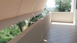 Apartment | Balcony - Remarkable 2-bed Apartment in Dhermi (Himarë)