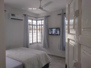 1 chambre, fer et planche à repasser, Wi-Fi gratuit, draps fournis