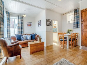 TV - 3 bedroom accommodation in Whitby (Whitby)