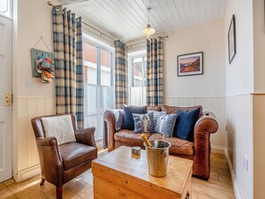 TV - 3 bedroom accommodation in Whitby (Whitby)