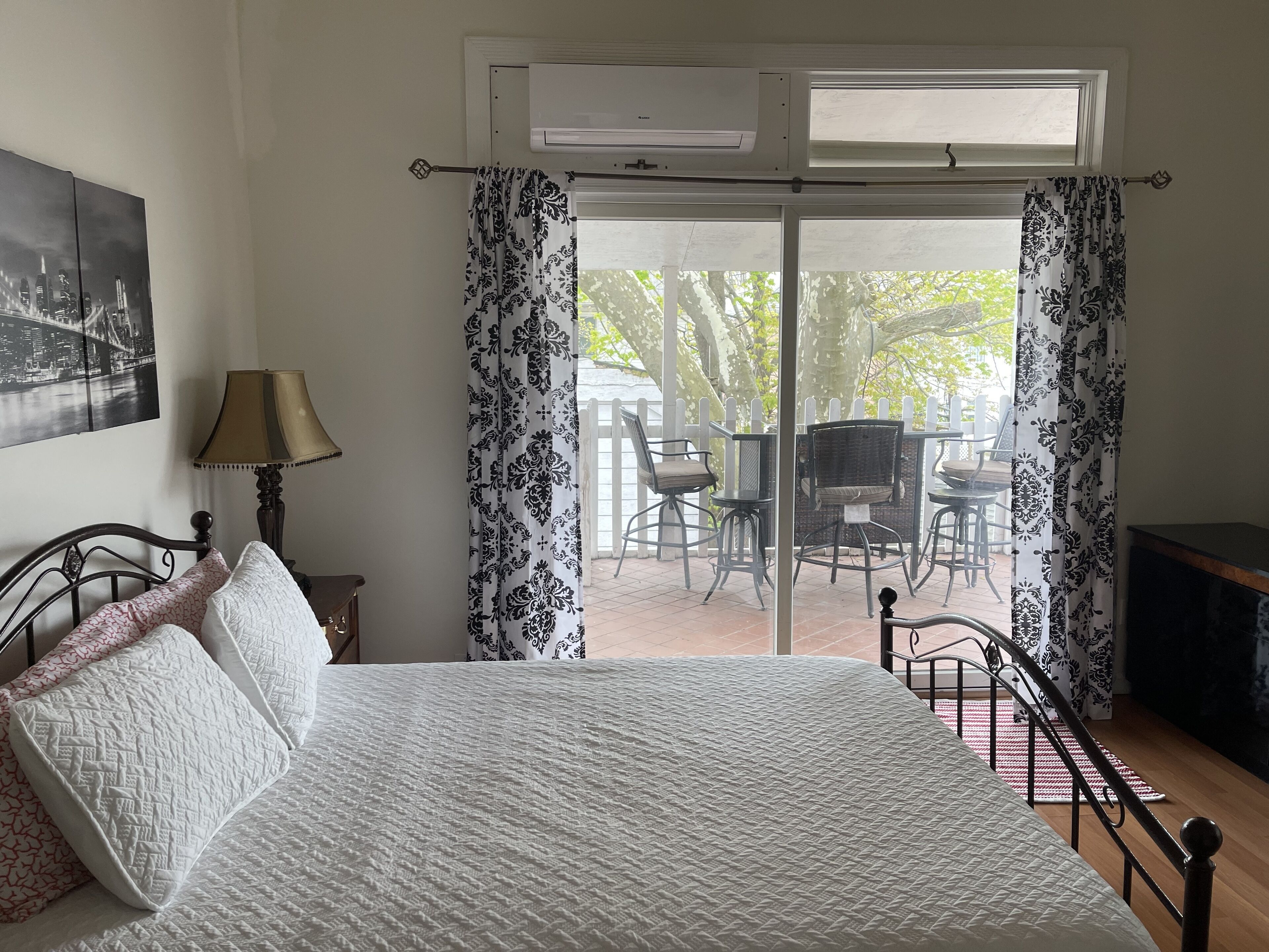 2 bedrooms, desk, iron/ironing board, free WiFi