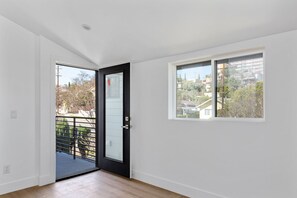 Interior - Modern new-built home next to Downtown Los Angeles and Art's district! (Los Angeles)