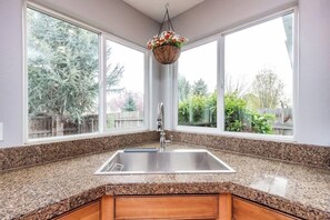 Interior - House with Fire Pit & Pool Access in NW Meridian (Meridian)