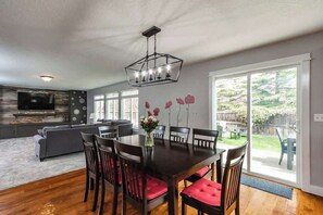 Interior - House with Fire Pit & Pool Access in NW Meridian (Meridian)