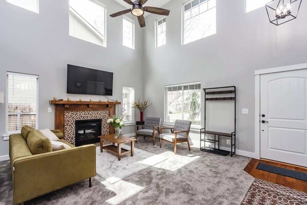 TV, fireplace, offices - House with Fire Pit & Pool Access in NW Meridian (Meridian)