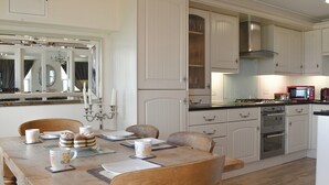 Unclassified image, 5 of 18, button - Seaview Apartment - 21 Spinnakers (Newquay)