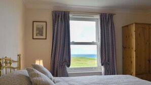 Unclassified image, 4 of 18, button - Seaview Apartment - 21 Spinnakers (Newquay)