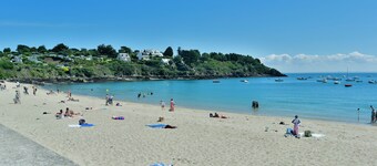 Comfortable house with a garden in Port-Mer, Cancale, 3 min walk from the beach