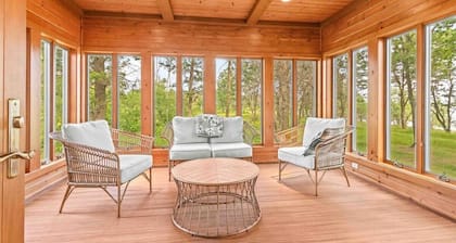 ONE OF A KIND FAMILY BEACH FRONT HOME ON LAKE PETENWELL - PET FRIENDLY