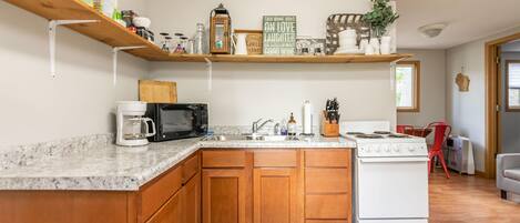 Fridge, microwave, oven, coffee/tea maker