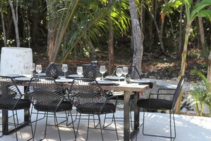 Outdoor dining - Luxury Villa in the Akumal Jungle (Akumal)