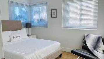 2 chambres, fer et planche à repasser, Wi-Fi gratuit, draps fournis