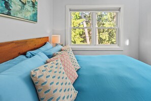 3 bedrooms, desk, iron/ironing board, travel cot