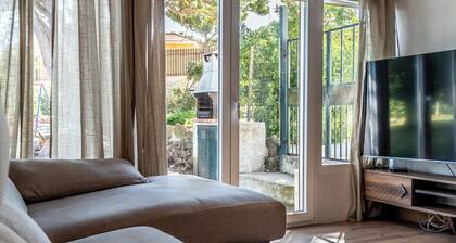 Cheerful villa with pool