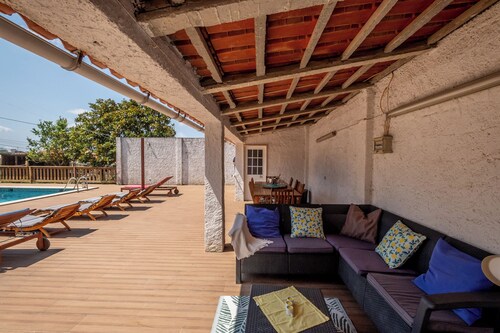 Cheerful villa with pool