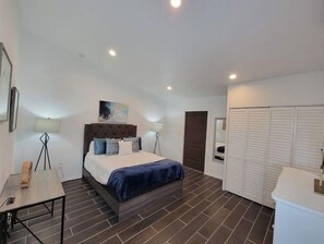 1 bedroom, iron/ironing board, free WiFi