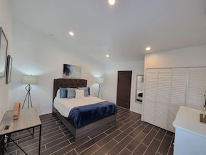 1 bedroom, iron/ironing board, free WiFi