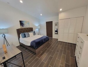 1 habitación, tabla de planchar con plancha y wifi gratis 