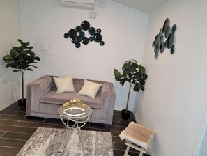 Smart TV - Montoya 1 BDR Luxury Condo (El Paso)