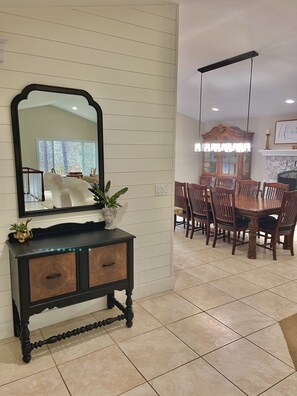 Dining - Family Lakehouse-Close to Auburn and Tahoe Area (Meadow Vista)