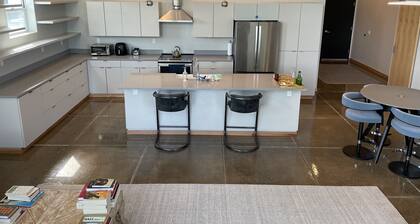 Penthouse Apartment Truckee: Private/Spacious/Modern