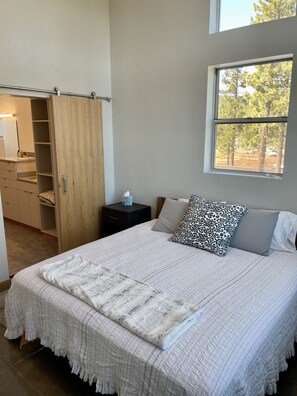 3 bedrooms, free WiFi, bed sheets - Penthouse Apartment Truckee: Private/Spacious/Modern (Truckee)