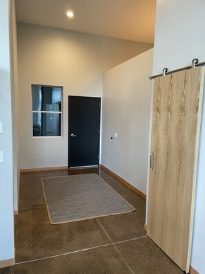 Interior - Penthouse Apartment Truckee: Private/Spacious/Modern (Truckee)