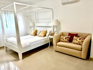 3 bedrooms, in-room safe, desk, iron/ironing board