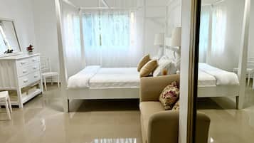 3 habitaciones, caja de seguridad en la habitación y escritorio