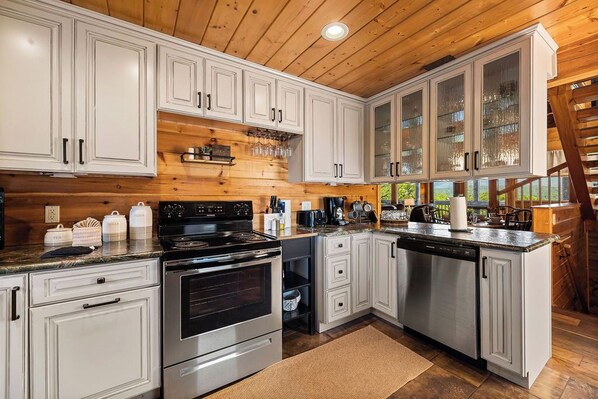 小屋, 多张床, 热水浴缸, 山景 | 私人厨房 | 冰箱�、微波炉、烤箱、炉灶