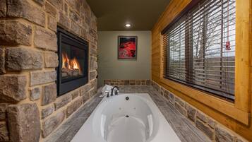 House, Multiple Beds, Hot Tub | Bathroom | Jetted bath, designer toiletries, hair dryer, towels