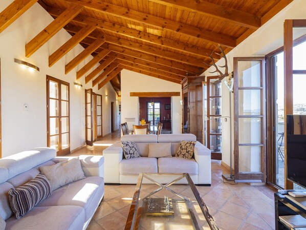 Télévision, cheminée