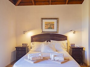 5 Schlafzimmer, Bügeleisen/Bügelbrett, kostenloses WLAN, Bettwäsche