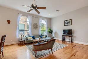 电视、壁炉、办公室