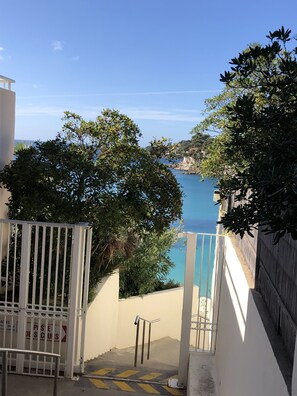 A coastal view with a gate leading to a staircase. - Villa (Bandol)