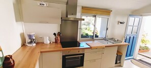 Refrigerador, microondas, horno y parrilla de estufa 