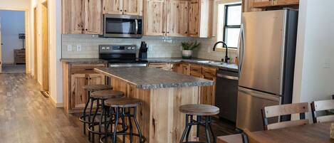 Refrigerador, microondas, horno y parrilla de estufa