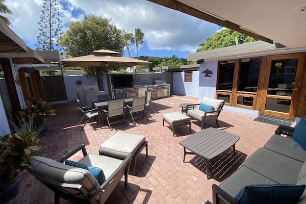 Summer kitchen w retractable shade awnings