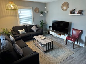 Smart TV, fireplace, table tennis