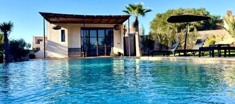 Villa Sunset-Pool-Service woman