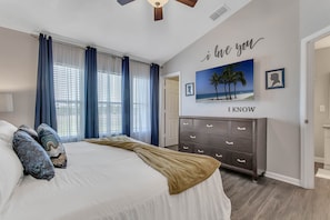 3 habitaciones, tabla de planchar con plancha y cuna de viaje