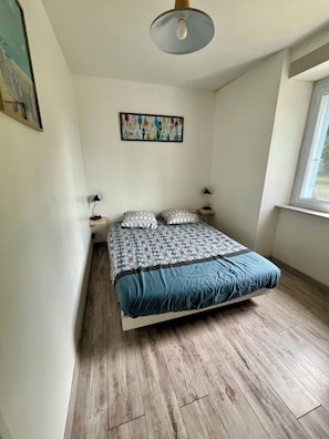 1 chambre, fer et planche à repasser, Wi-Fi gratuit, draps fournis