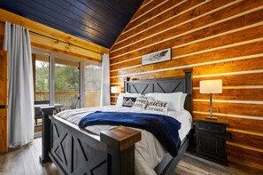 4 bedrooms, desk, iron/ironing board, travel cot