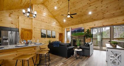 📌Prime Location,4 Ensuites,Mountain Views,EZ paved Roads,Big Game room!