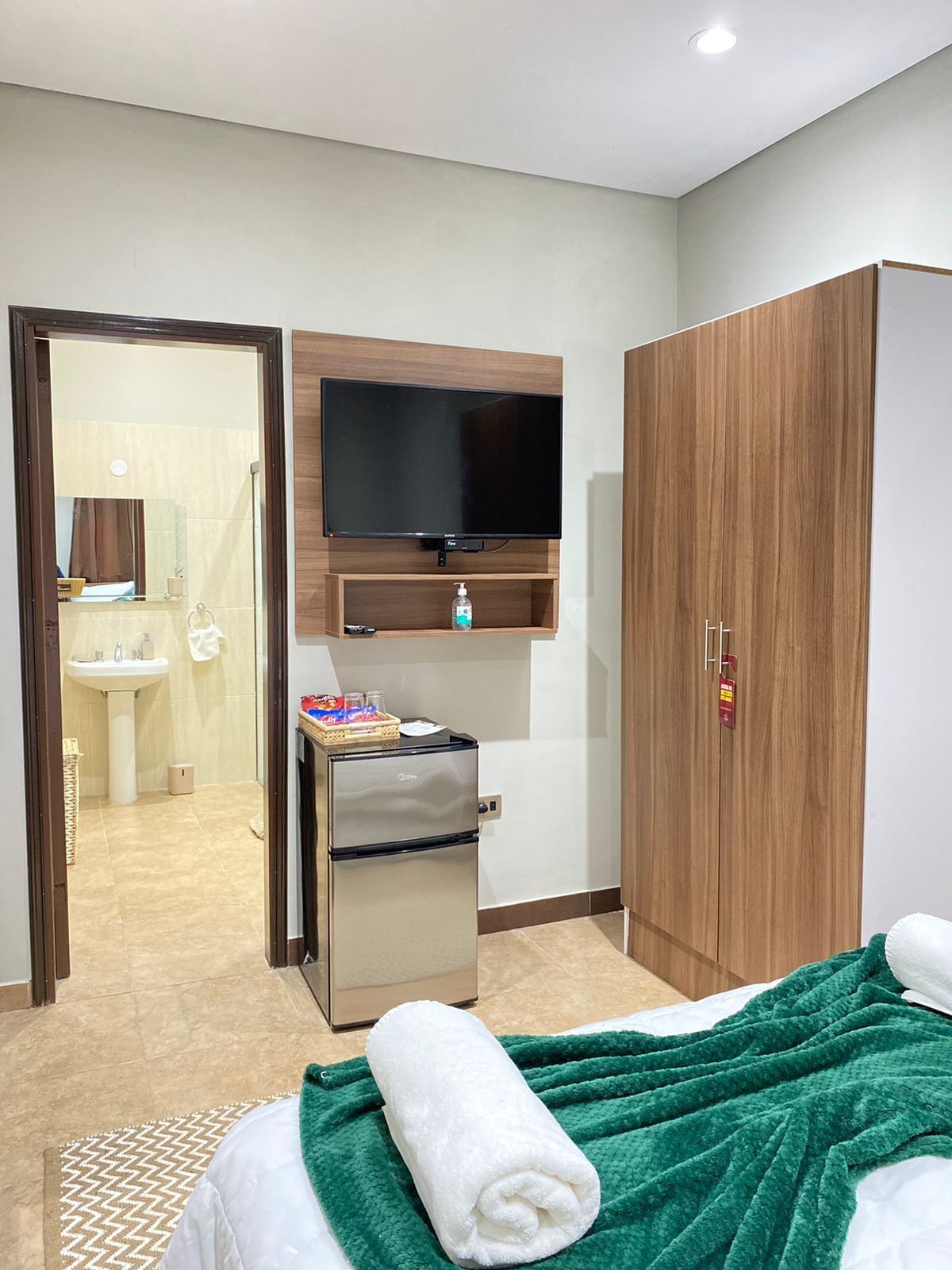 Daunenbettdecken, Minibar, Schreibtisch, laptopgeeigneter Arbeitsplatz