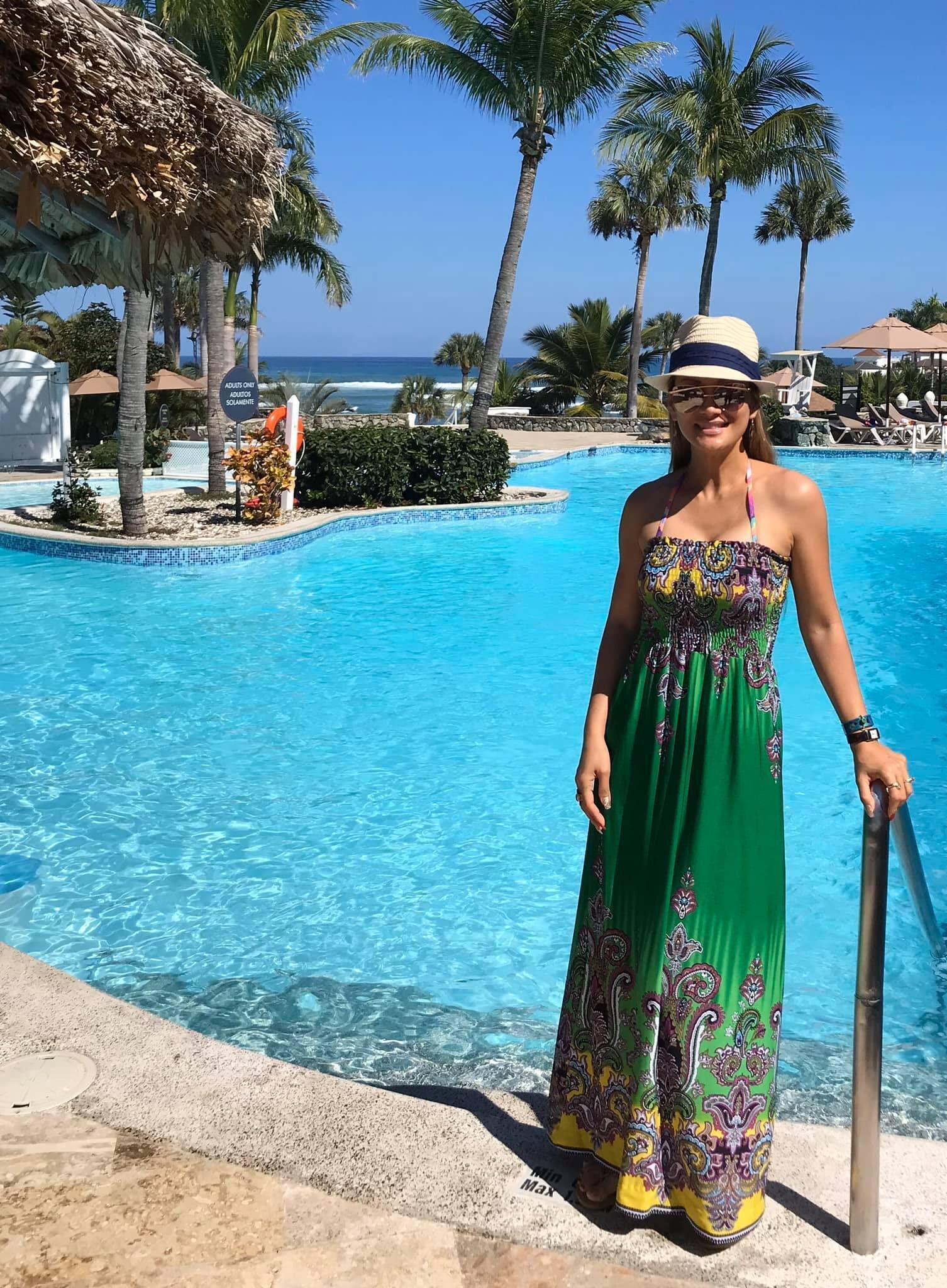 Utomhuspool och uppvärmd pool