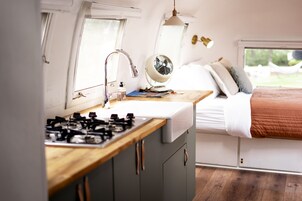 Microondas, cafetera/tetera, tetera/pava eléctrica