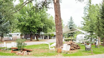 Stuga - flera sängar | Utsikt mot innergård