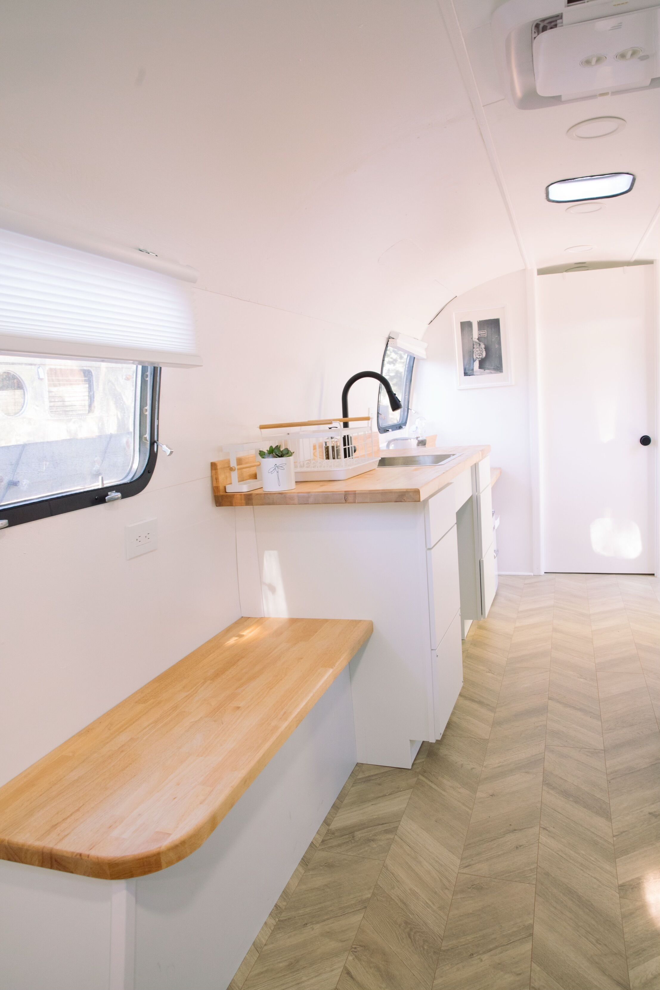 Mobile home - flere senge | Privat køkken | Mikrobølgeovn, kaffe-/temaskine, elkedel
